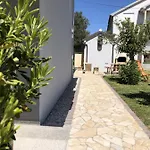 In With Seaview, Terrace, Air Condition, Wifi Апартаменты Сукошан