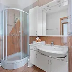In With Seaview, Terrace, Air Condition, Wifi Апартаменты