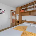 In With Seaview, Terrace, Air Condition, Wifi Апартаменты