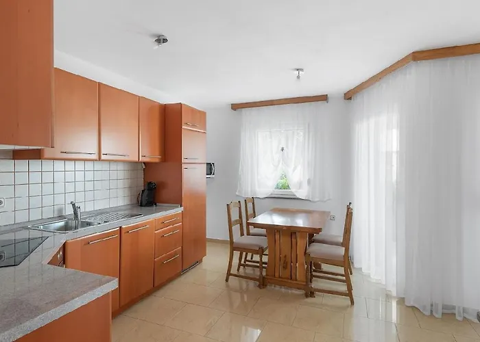 In With Seaview, Terrace, Air Condition, Wifi Appartement *