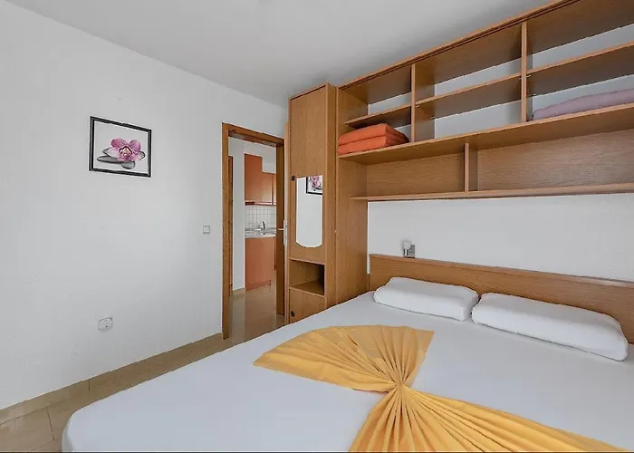 In With Seaview, Terrace, Air Condition, Wifi Appartement