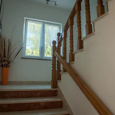 In With Seaview, Terrace, Air Condition, Wifi *