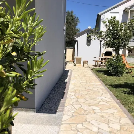 In With Seaview, Terrace, Air Condition, Wifi 아파트 Sukošan