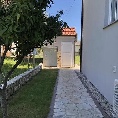 In With Seaview, Terrace, Air Condition, Wifi Apartment