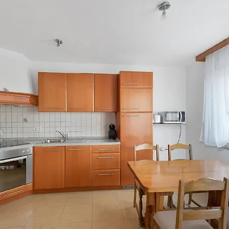 In With Seaview, Terrace, Air Condition, Wifi * Sukošan