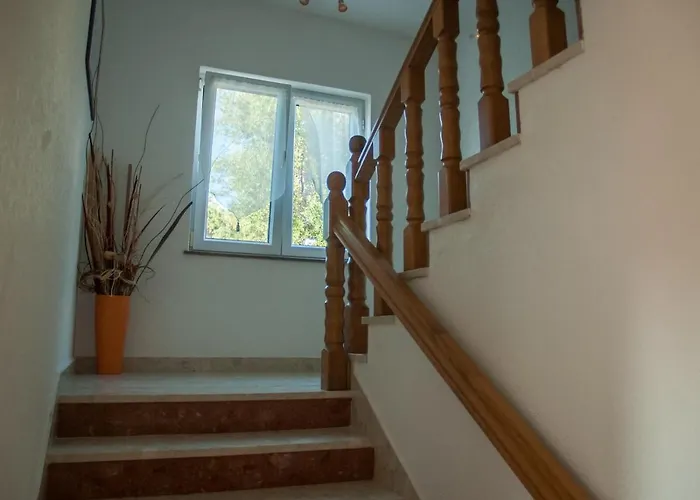 In With Seaview, Terrace, Air Condition, Wifi *