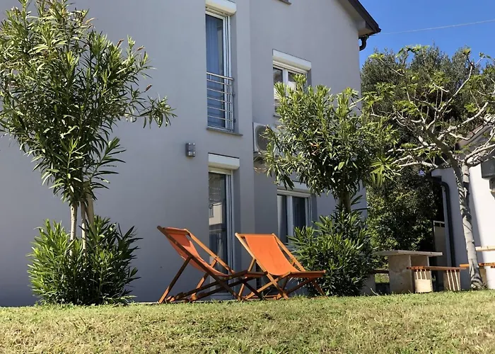 In With Seaview, Terrace, Air Condition, Wifi *
